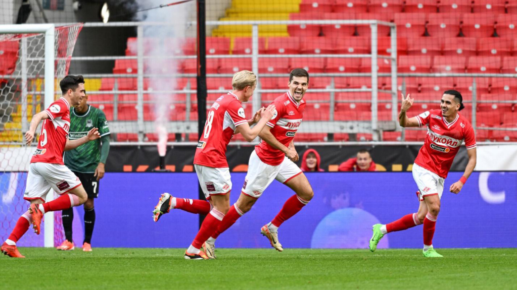 Игроки «Спартака» празднуют гол в ворота «Краснодара»