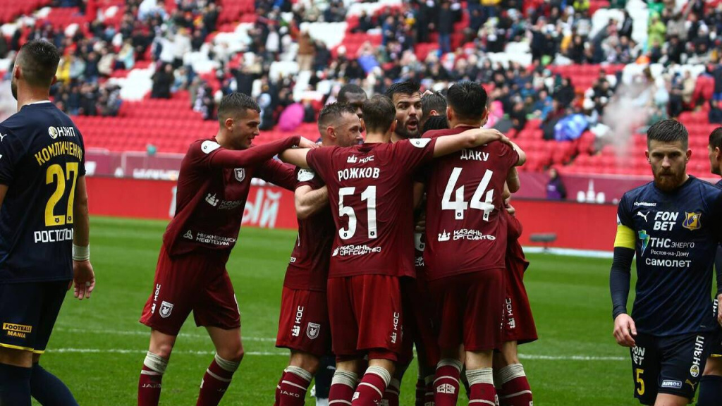 Футболисты «Рубина» праздную гол в ворота «Ростова»
